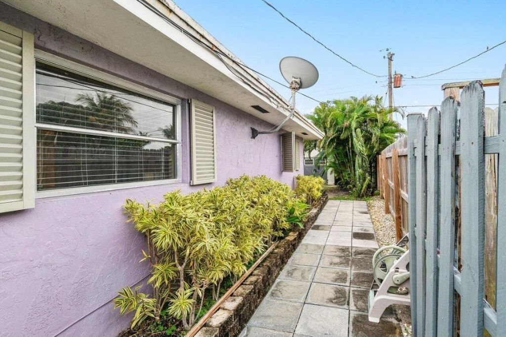 1220 SW 25th Place, Boynton Beach, FL 33426 Photo