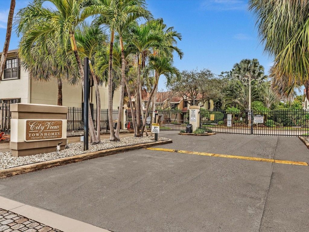 240 City View Drive, Unit 240, Fort Lauderdale, FL 33311 Photo