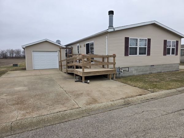 106 Champion Drive, Chenoa, IL 61726