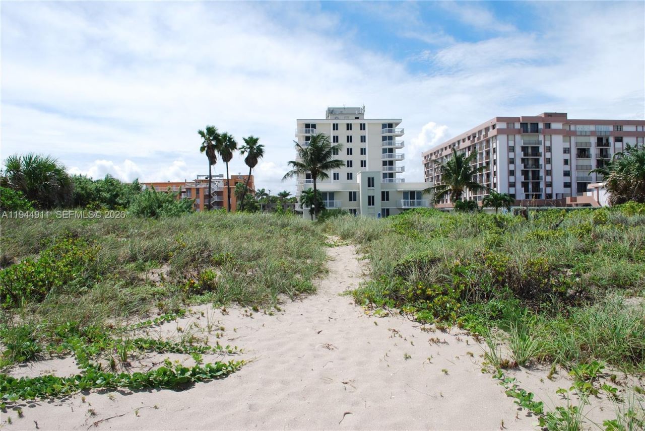 125 Ocean Ave , Unit 202, Palm Beach Shores, FL 33404 Photo