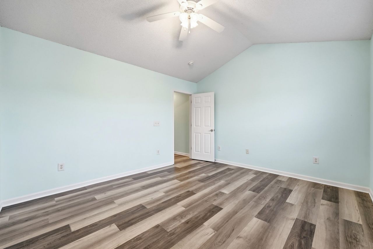 1037 Stanton Pl. Photo 26