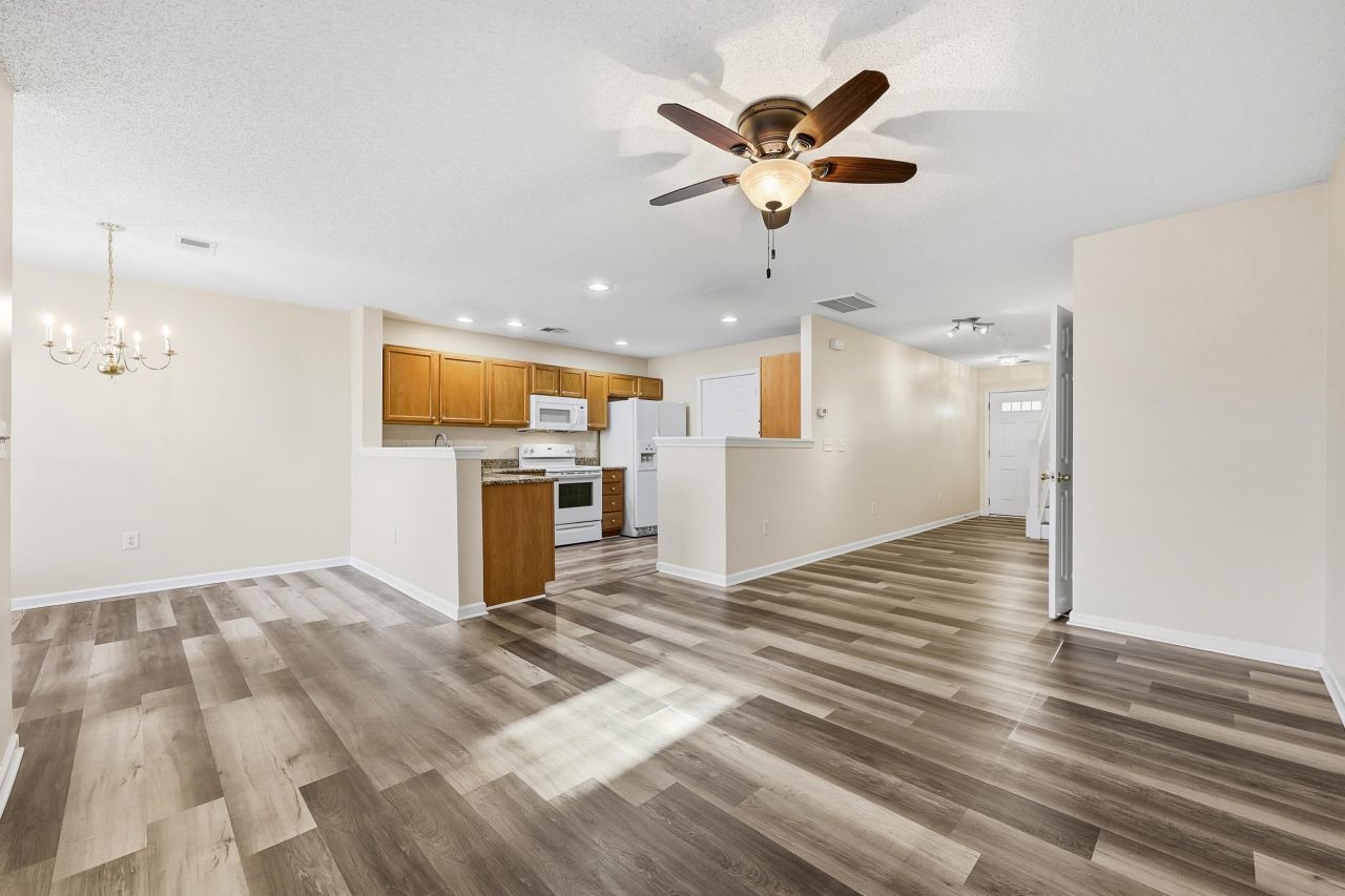 1037 Stanton Pl. Photo 8