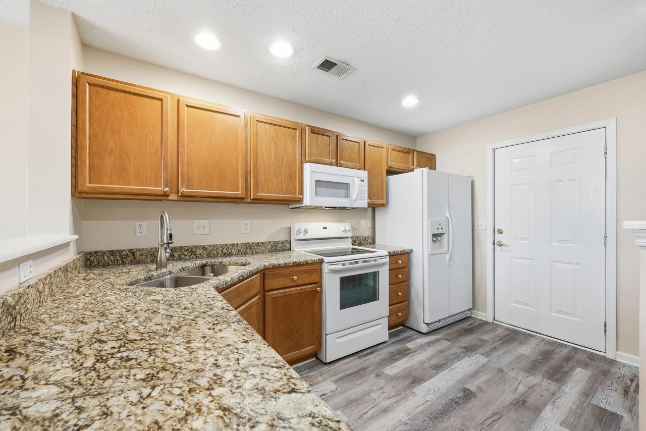 1037 Stanton Pl. Photo 9