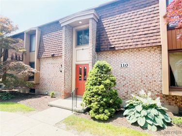 110 Charter Oaks Drive, Unit 3, Buffalo, NY 14228