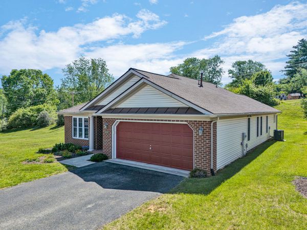 4530 Colonial Place DR, Roanoke, VA 24018