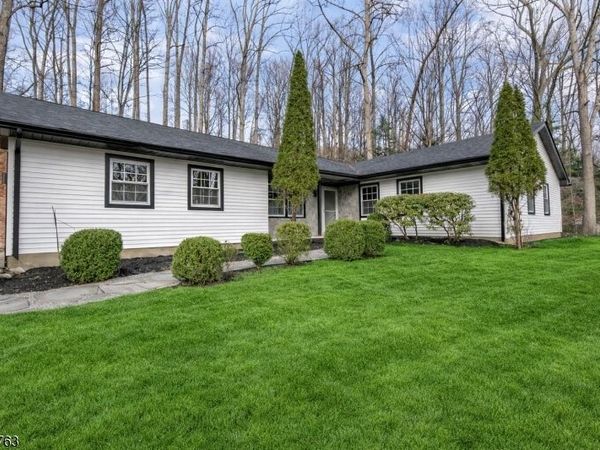 7 Winding Way, White, NJ 07823