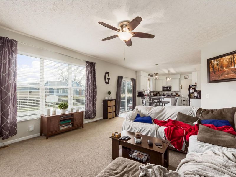 4052 Ponds Edge Street, Grove City, OH 43123 Photo 12