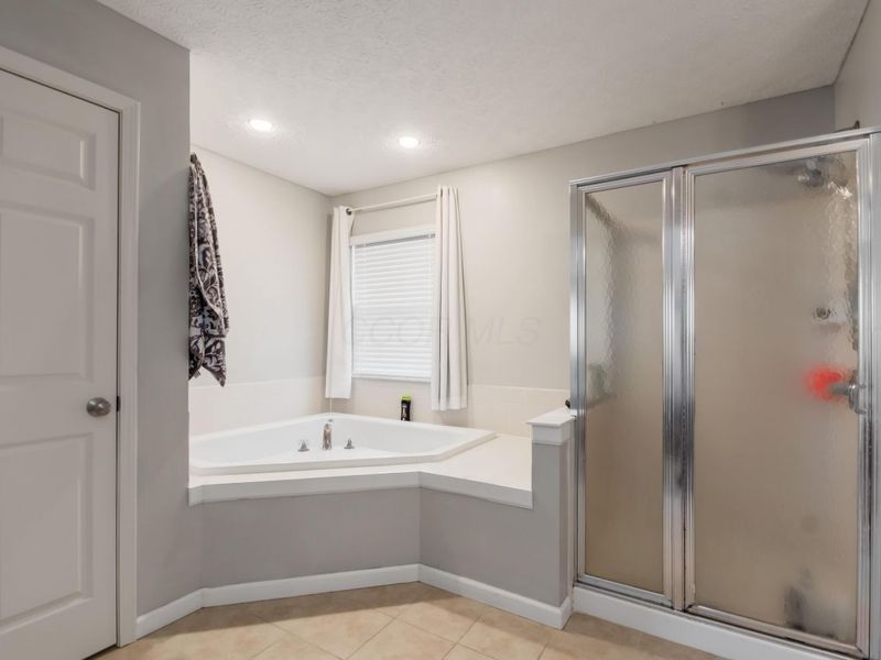 4052 Ponds Edge Street, Grove City, OH 43123 Photo 17