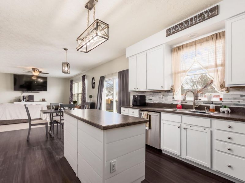 4052 Ponds Edge Street, Grove City, OH 43123 Photo 6