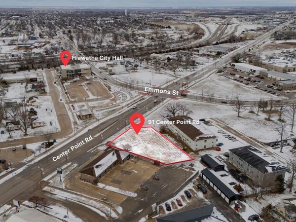 91 Center Point Road, Hiawatha, IA 52233