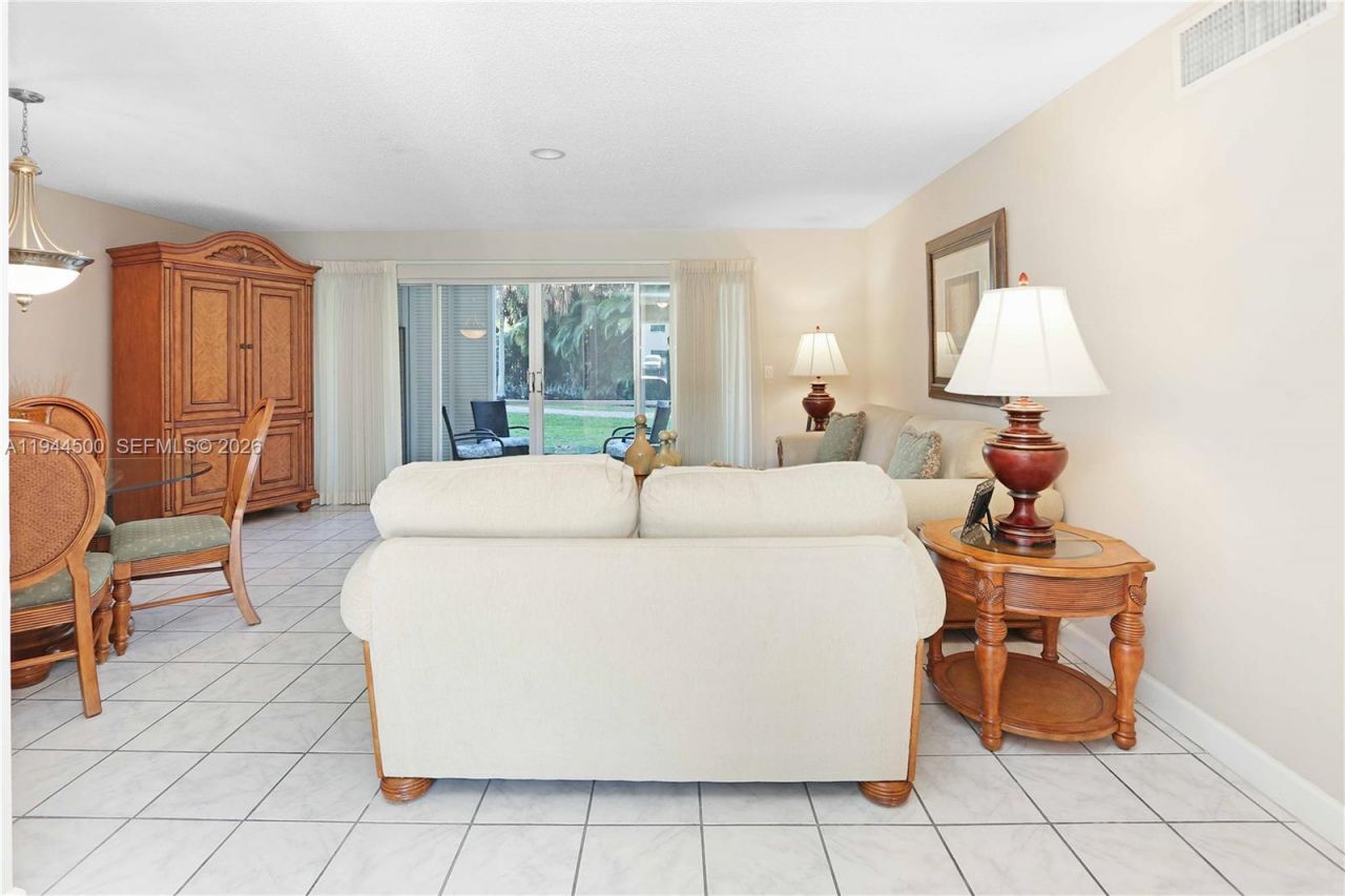 1425 Atlantic Shores Blvd, Unit 110, Hallandale Beach, FL 33009 Photo