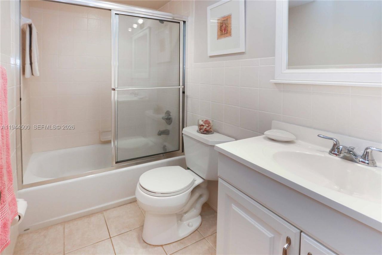 1425 Atlantic Shores Blvd, Unit 110, Hallandale Beach, FL 33009 Photo