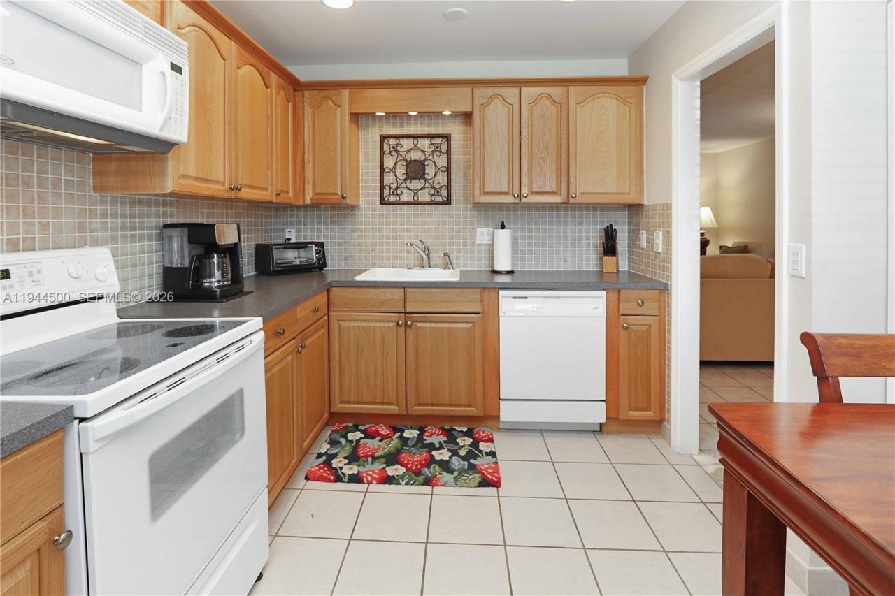 1425 Atlantic Shores Blvd, Unit 110, Hallandale Beach, FL 33009 Photo