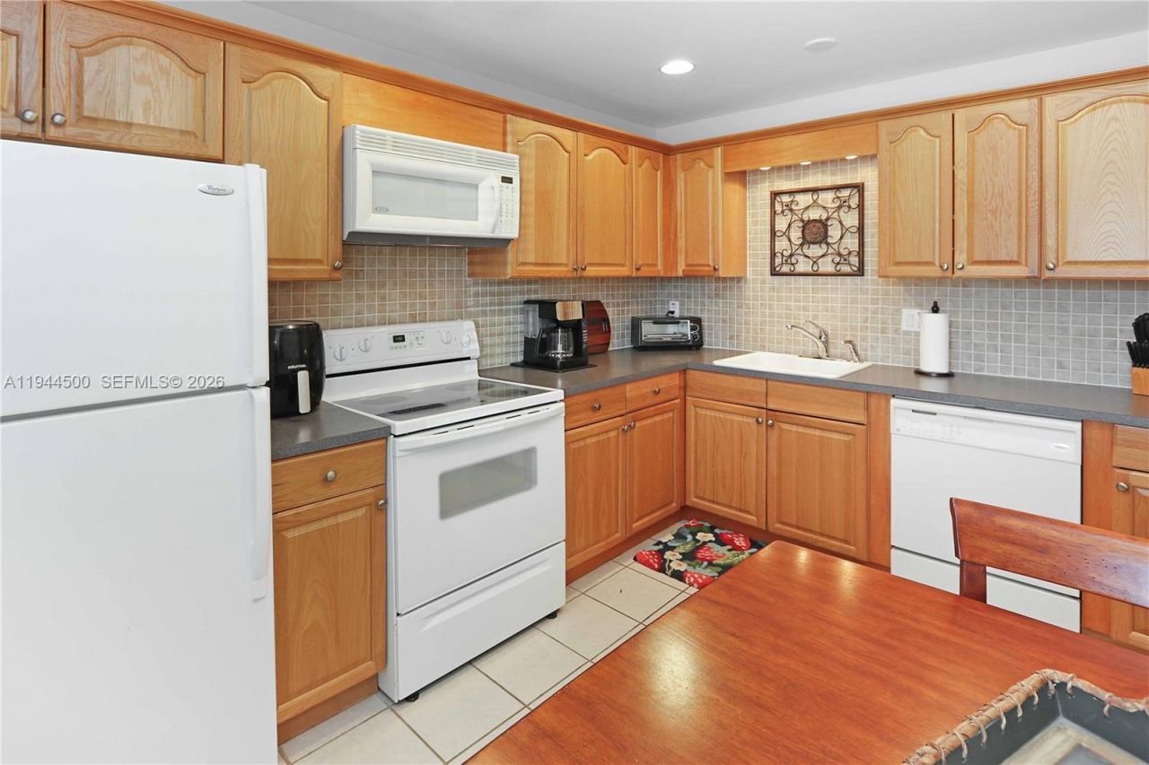 1425 Atlantic Shores Blvd, Unit 110, Hallandale Beach, FL 33009 Photo