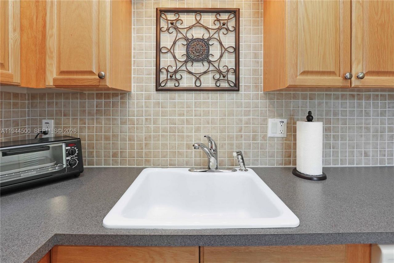 1425 Atlantic Shores Blvd, Unit 110, Hallandale Beach, FL 33009 Photo