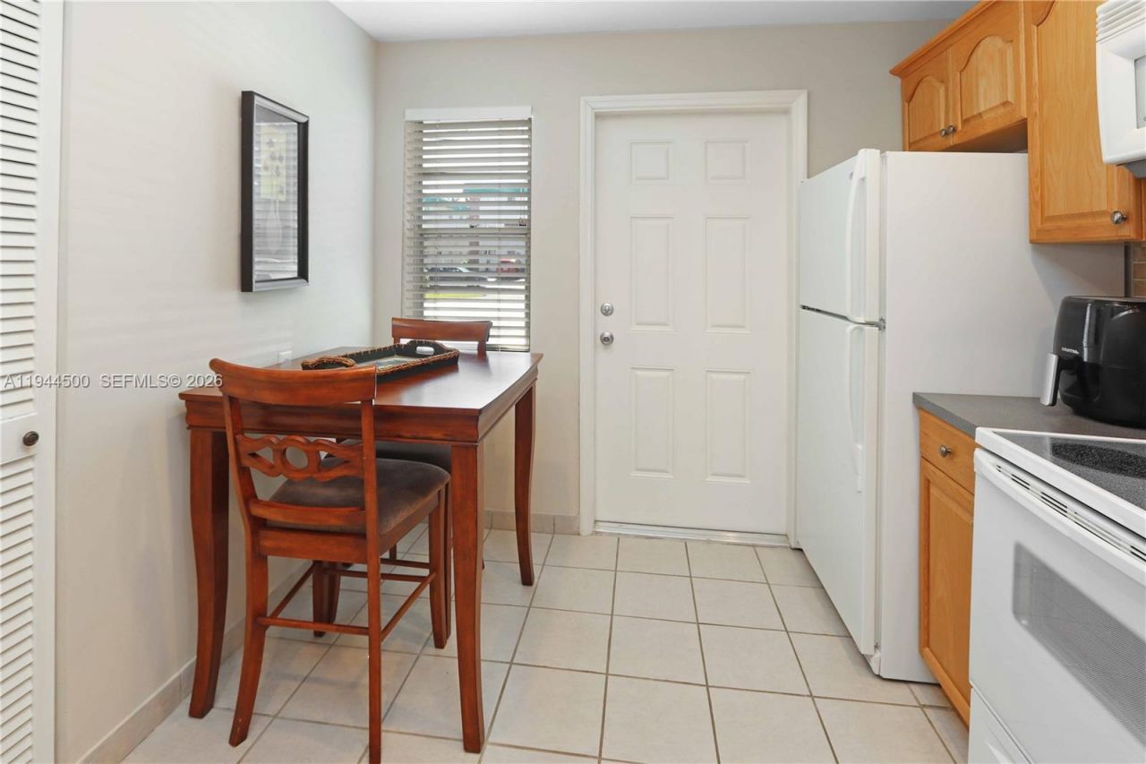 1425 Atlantic Shores Blvd, Unit 110, Hallandale Beach, FL 33009 Photo