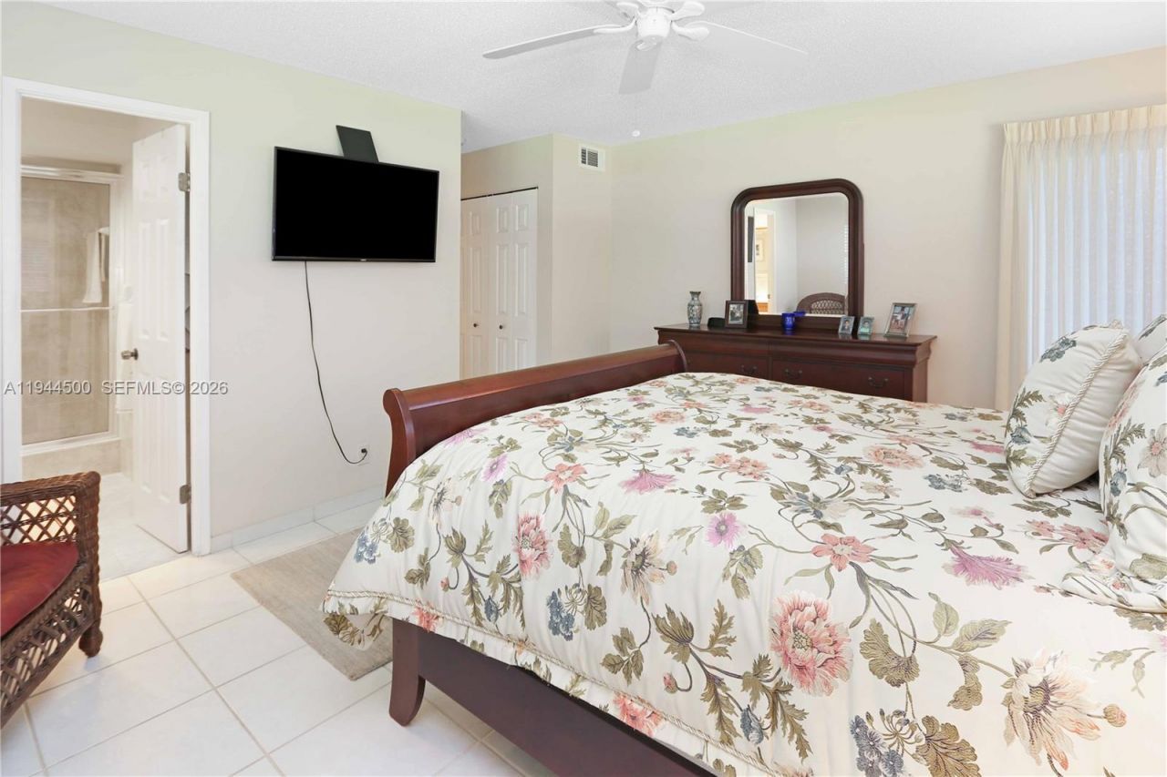 1425 Atlantic Shores Blvd, Unit 110, Hallandale Beach, FL 33009 Photo
