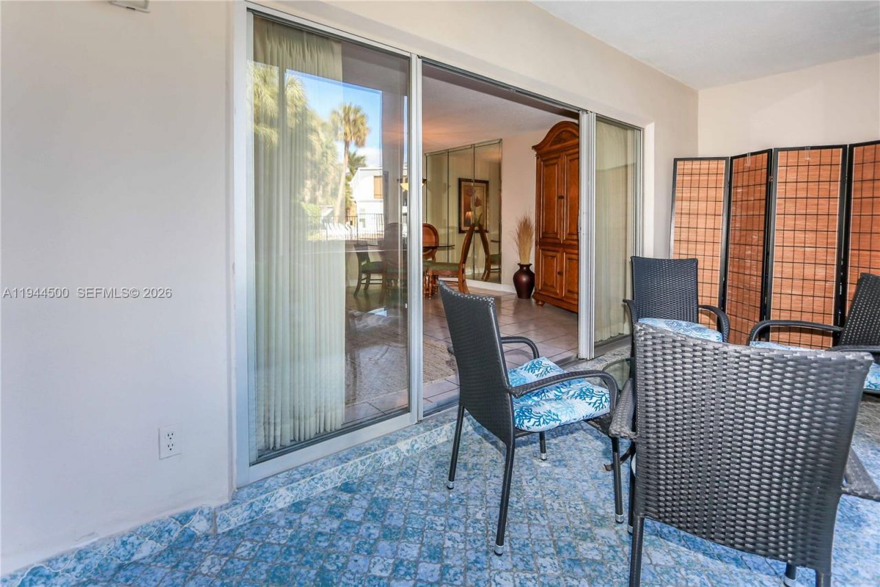 1425 Atlantic Shores Blvd, Unit 110, Hallandale Beach, FL 33009 Photo