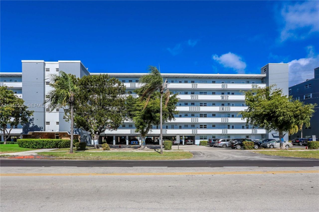1425 Atlantic Shores Blvd, Unit 110, Hallandale Beach, FL 33009 Photo