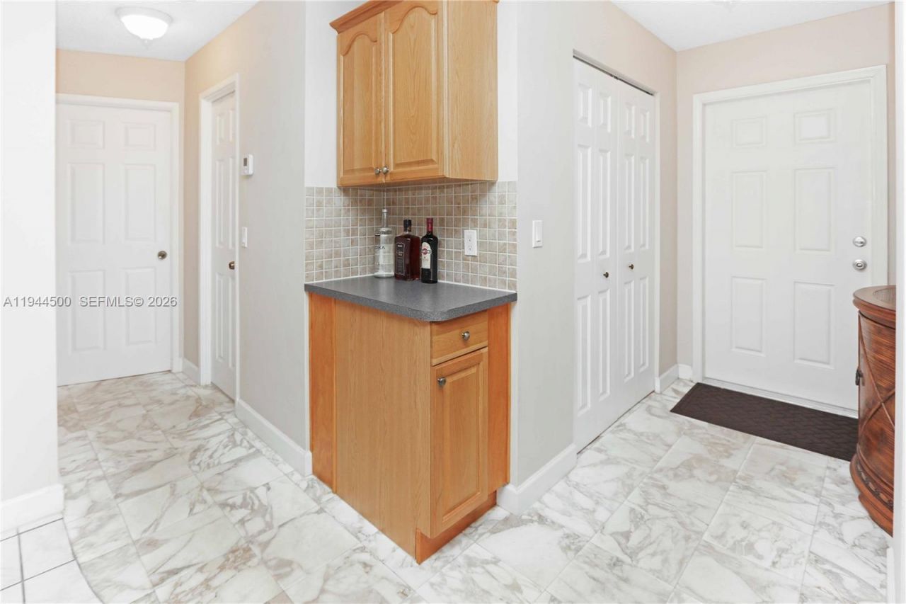 1425 Atlantic Shores Blvd, Unit 110, Hallandale Beach, FL 33009 Photo