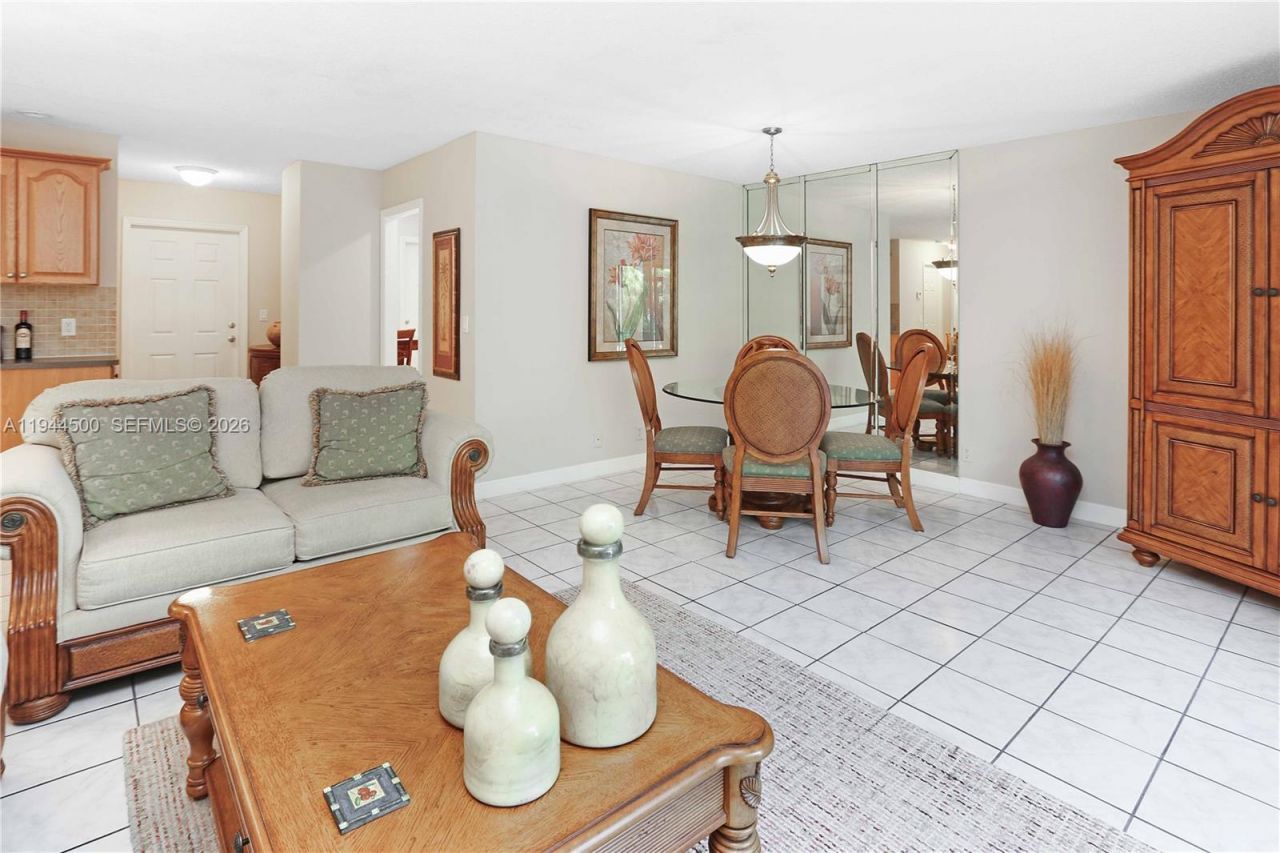 1425 Atlantic Shores Blvd, Unit 110, Hallandale Beach, FL 33009 Photo