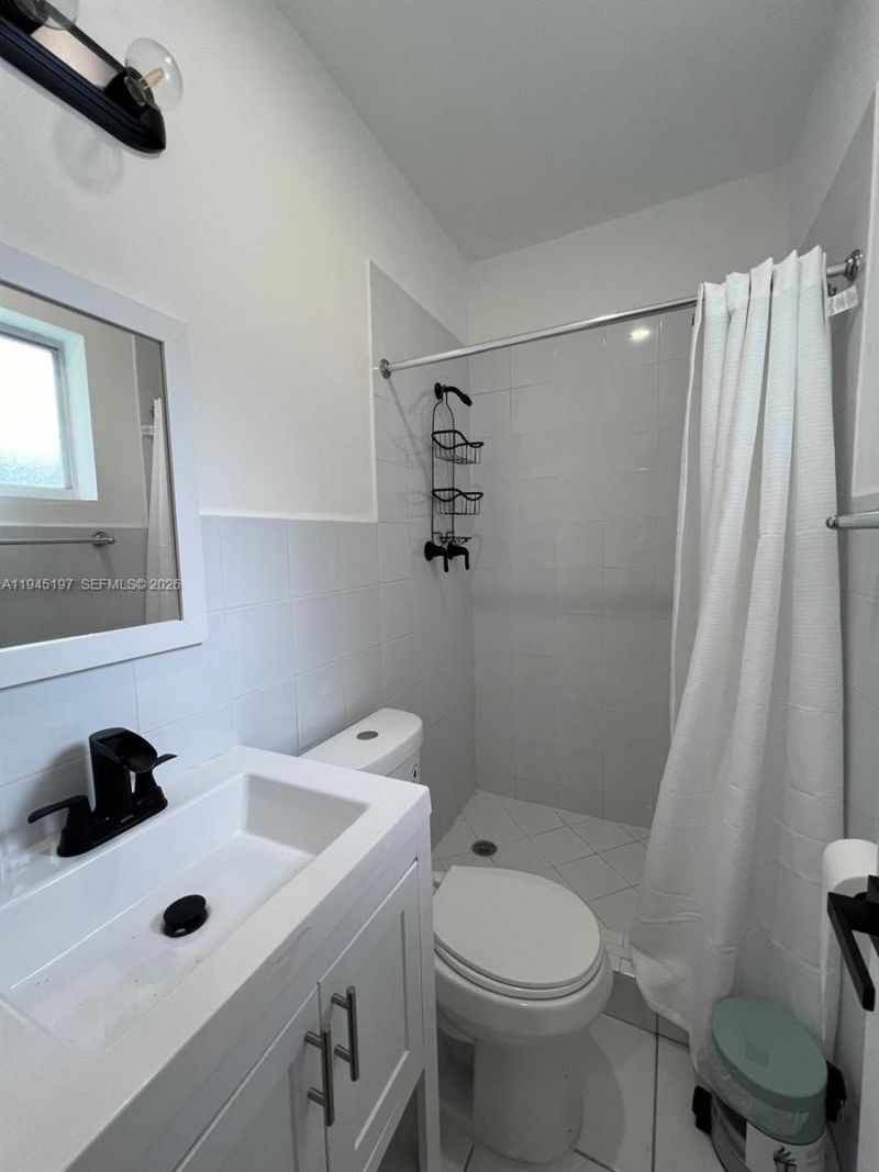 1735 NE 157th Ter, North Miami Beach, FL 33162 Photo