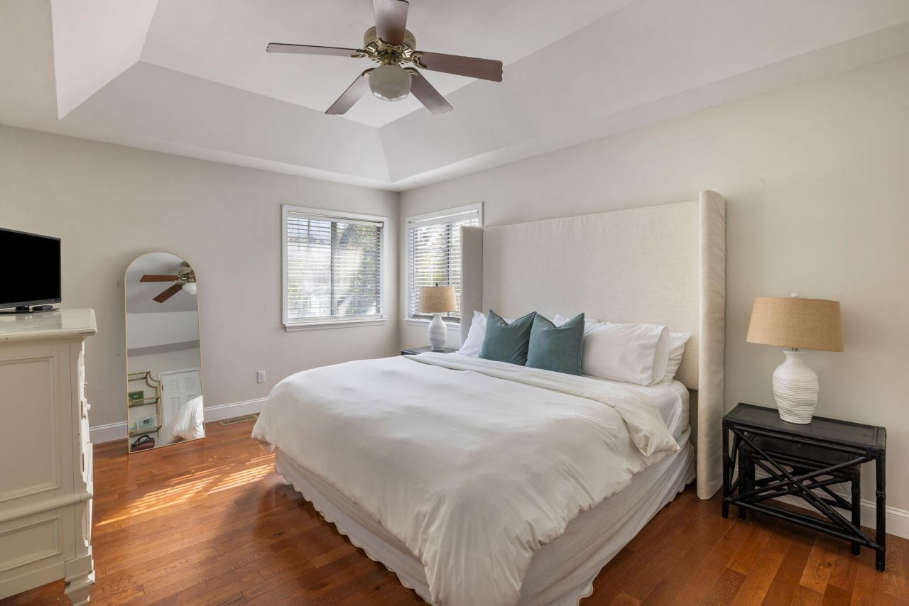 1975 Tison Lane Photo 11