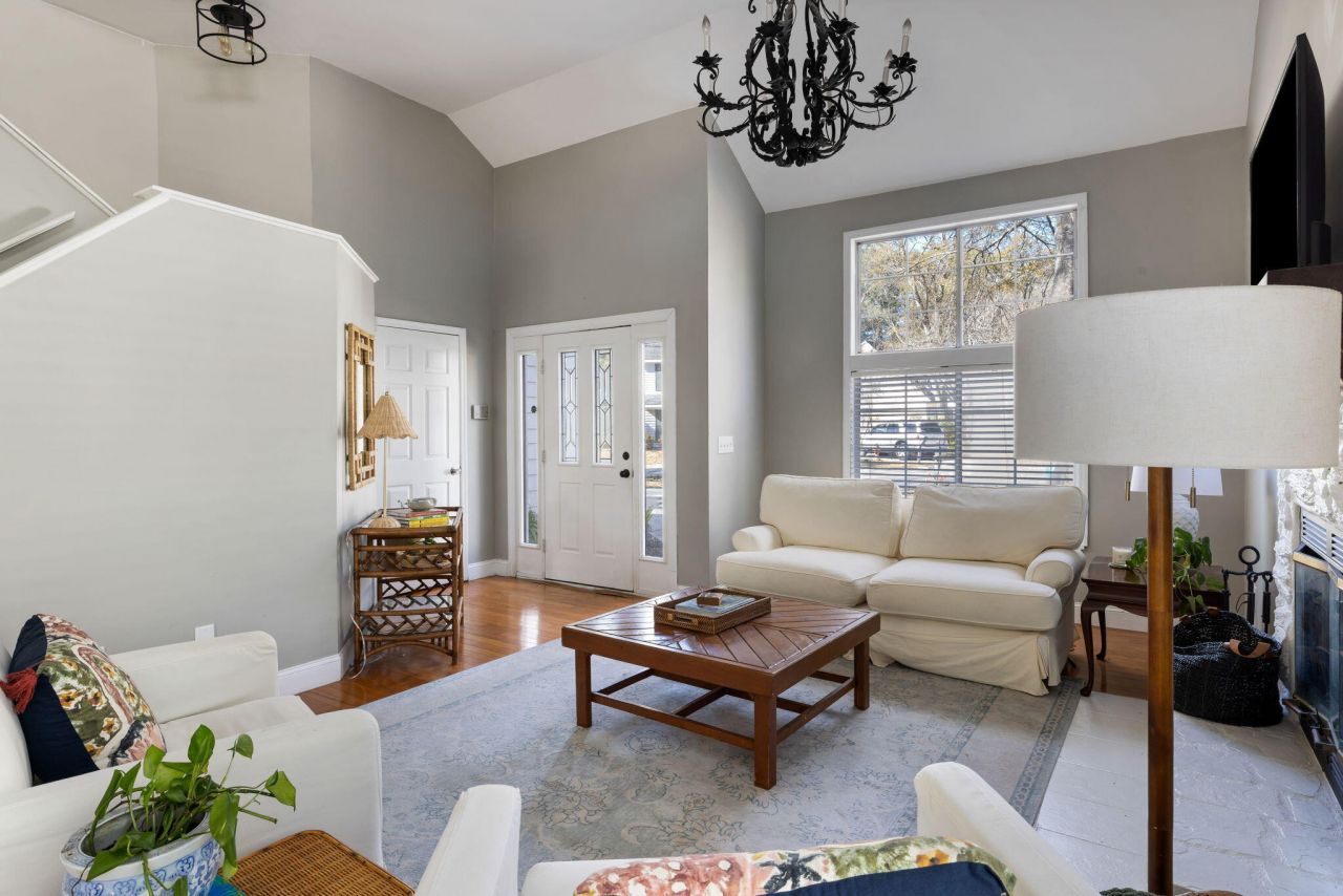 1975 Tison Lane Photo 4