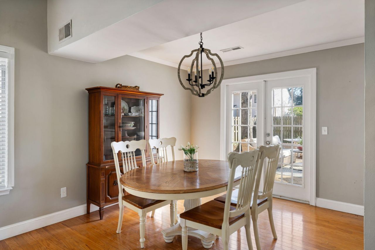 1975 Tison Lane Photo 5