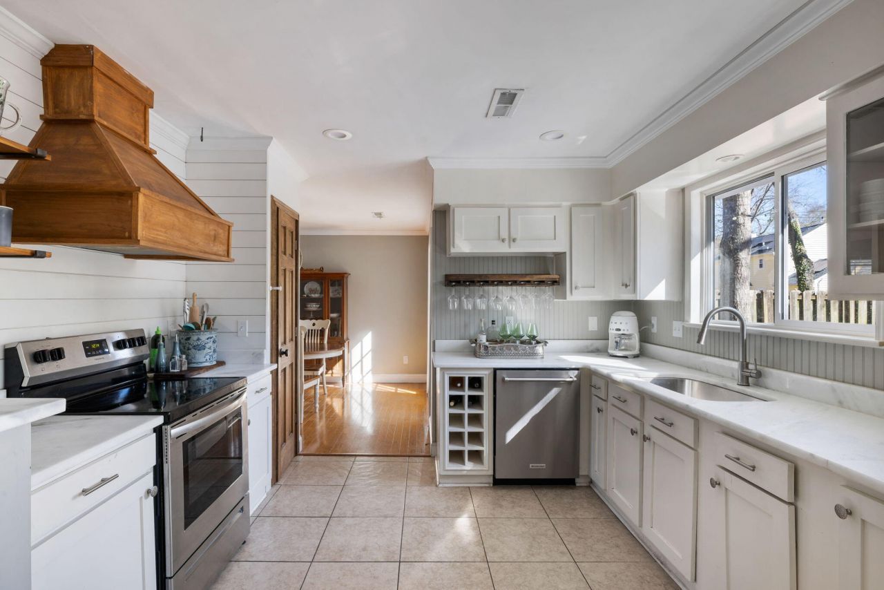 1975 Tison Lane Photo 6