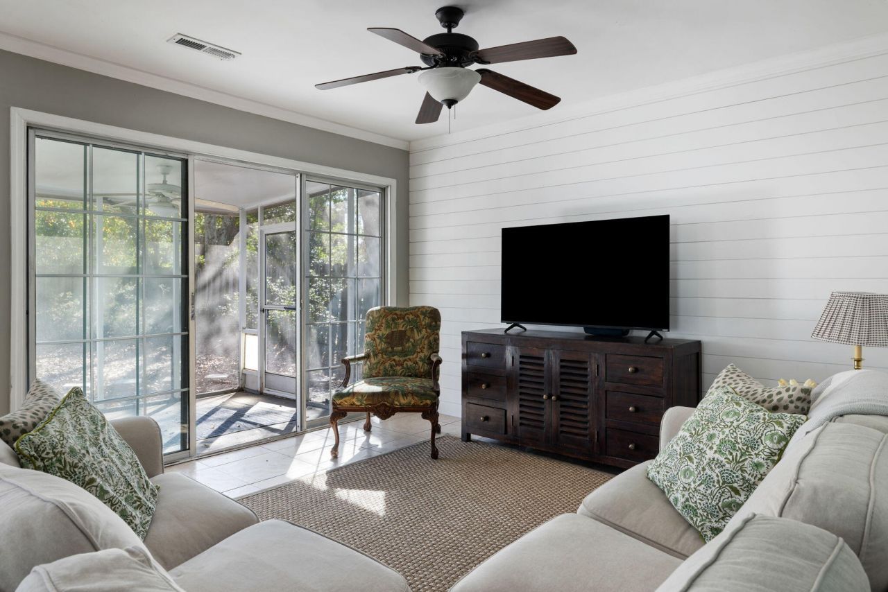 1975 Tison Lane Photo 8