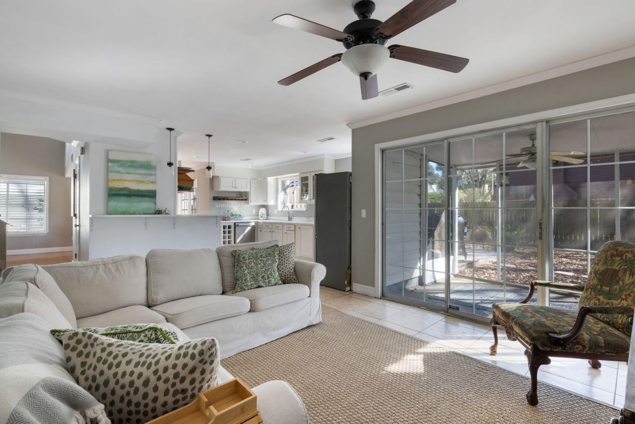 1975 Tison Lane Photo 9