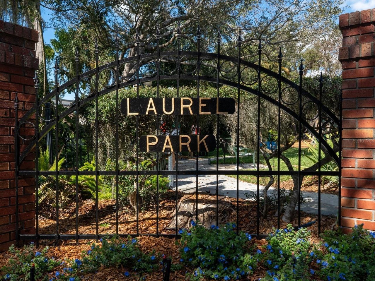 516 Laurel Park Drive, Sarasota, FL 34236 Photo