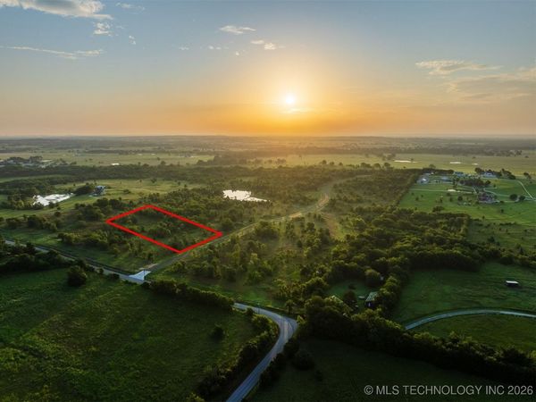 04 W 195th Street S, Mounds, OK 74047