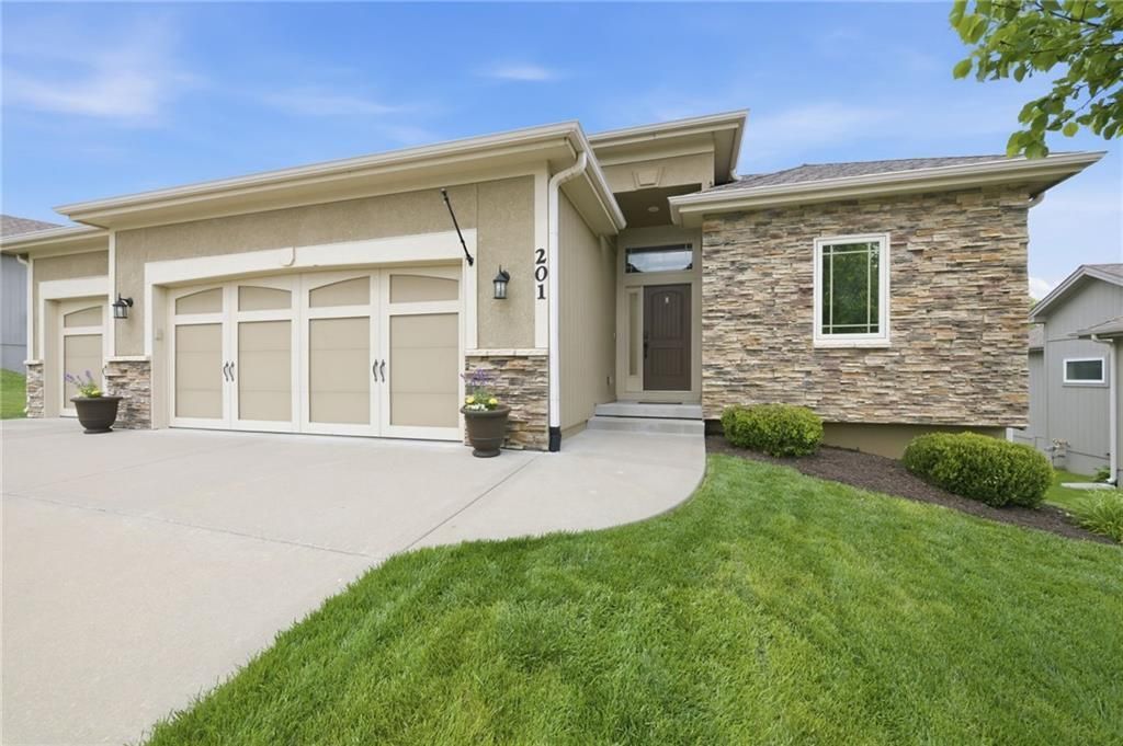 201 S Marimack Drive, Kearney, MO 64060 Main Photo