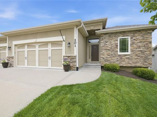 201 S Marimack Drive, Kearney, MO 64060