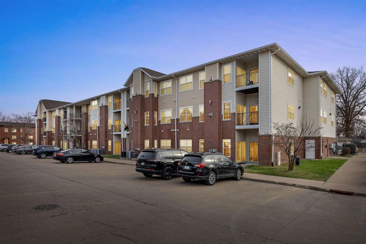 600 Grandview Ct, Unit 614, Iowa City, IA 52246 Main Photo