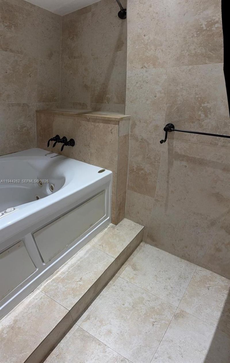 242 Wimbledon Lake Dr, Plantation, FL 33324 Photo