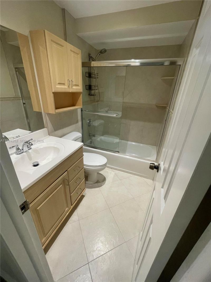 242 Wimbledon Lake Dr, Plantation, FL 33324 Photo