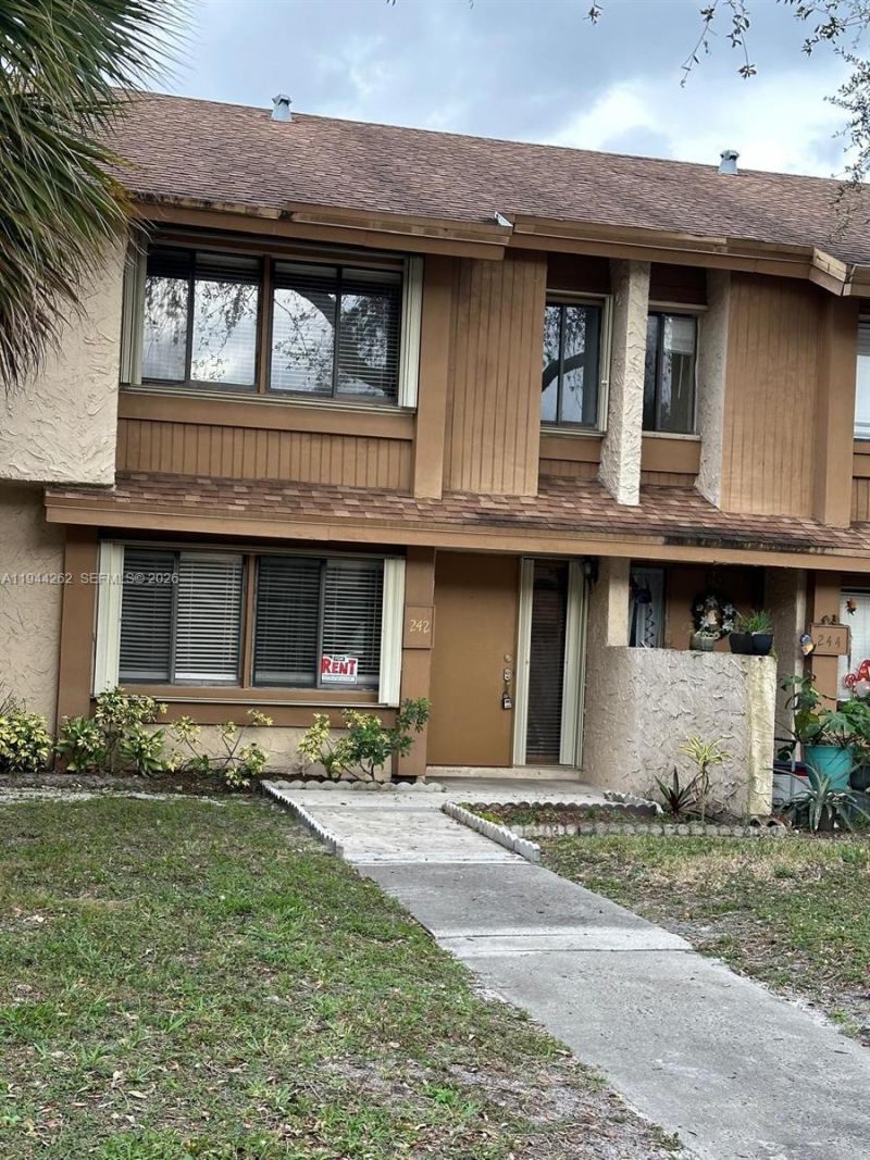 242 Wimbledon Lake Dr, Plantation, FL 33324 Photo