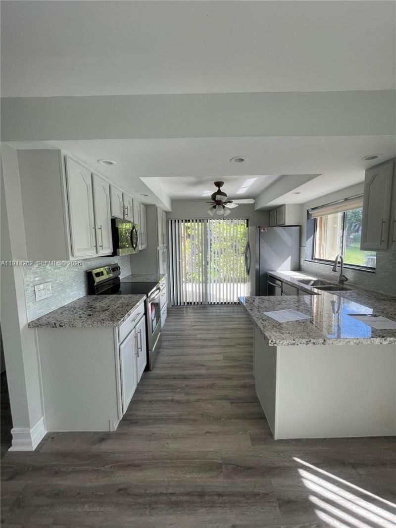 242 Wimbledon Lake Dr, Plantation, FL 33324 Photo