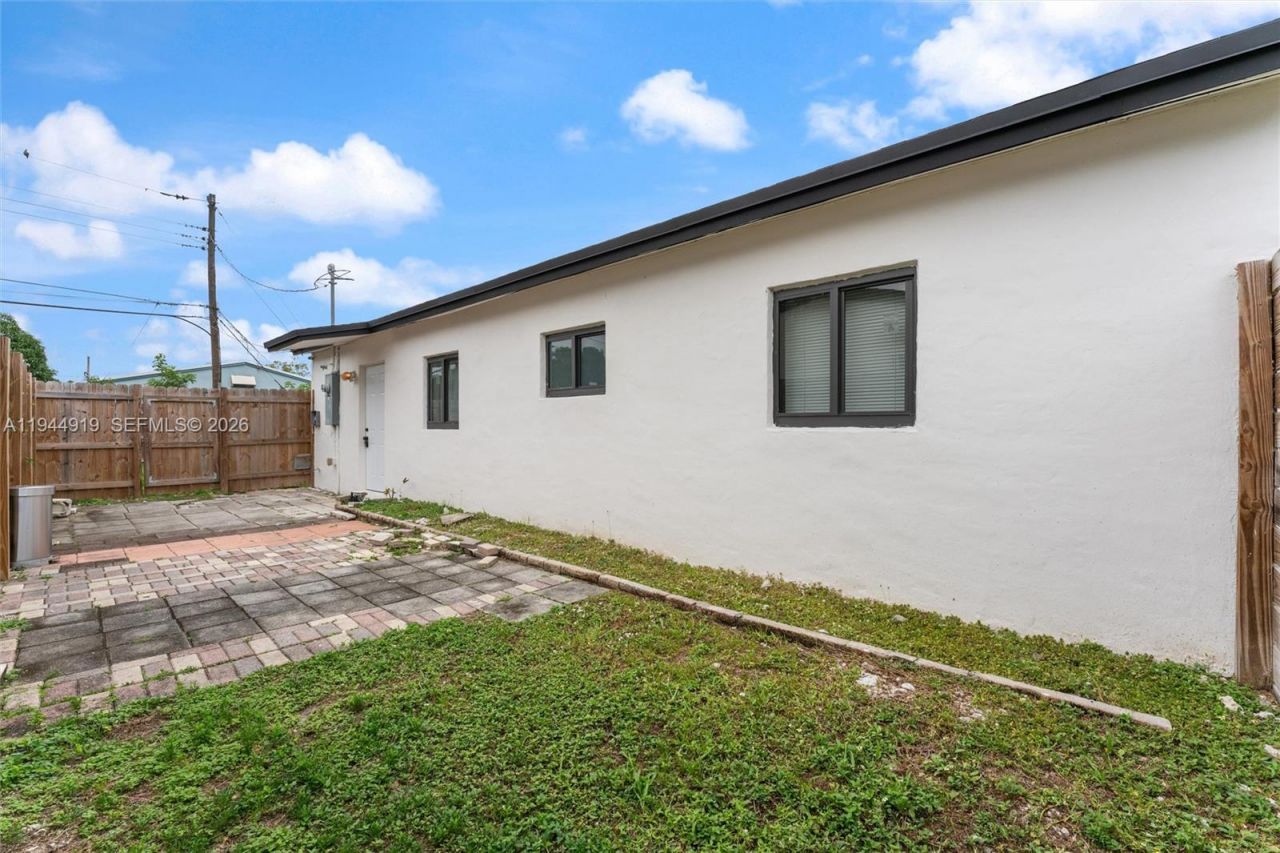 6161 NE 7th Ave, Oakland Park, FL 33334 Photo