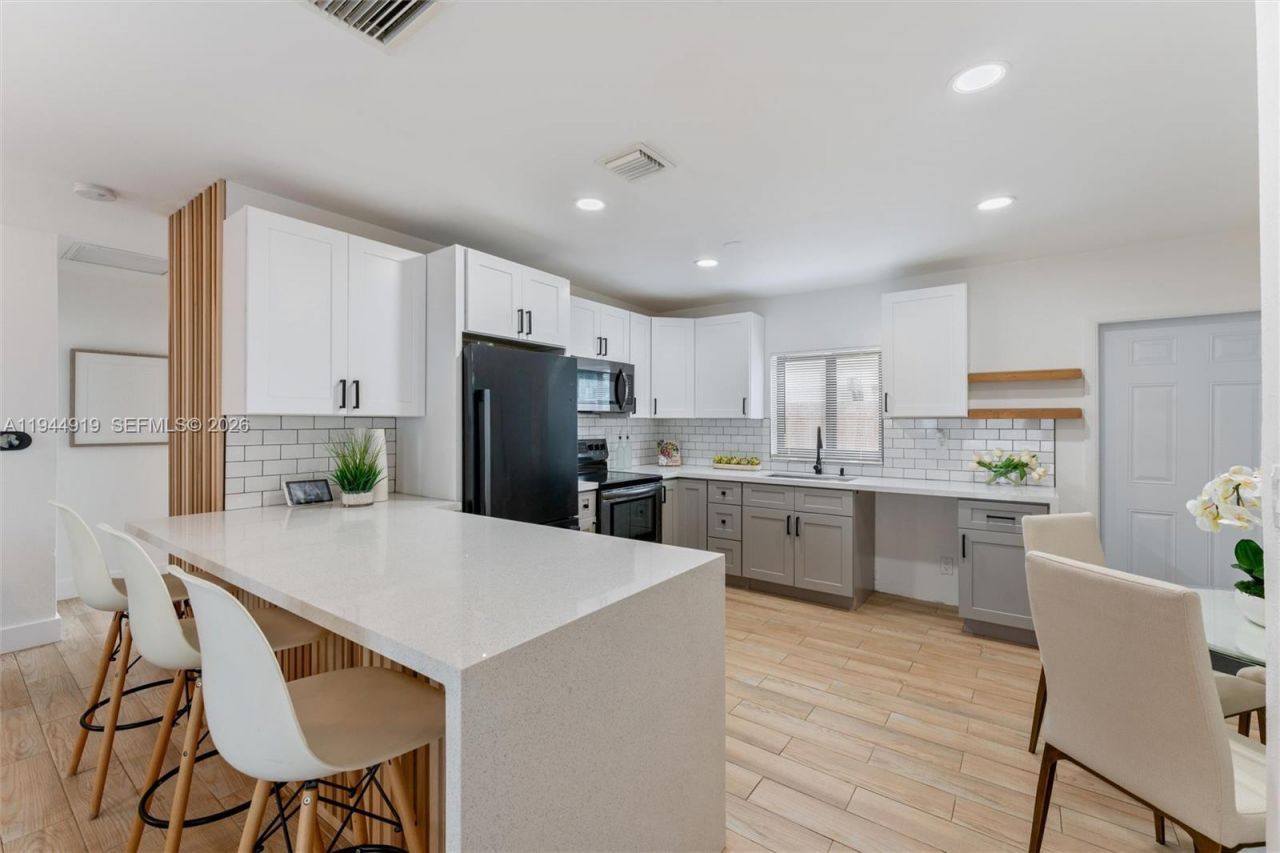 6161 NE 7th Ave, Oakland Park, FL 33334 Photo