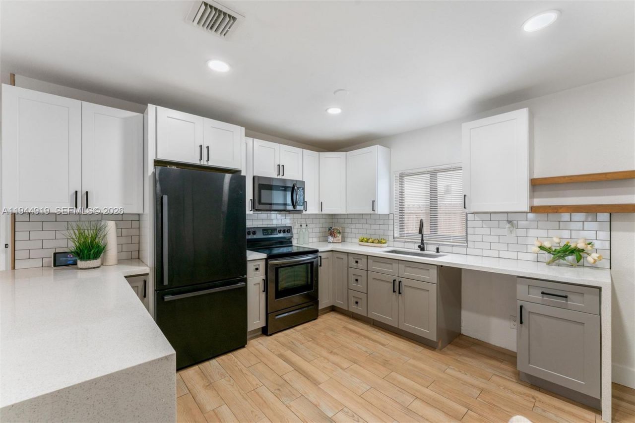 6161 NE 7th Ave, Oakland Park, FL 33334 Photo