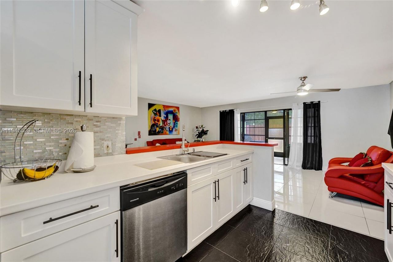 3301 Raleigh St, Unit 4E, Hollywood, FL 33021 Photo