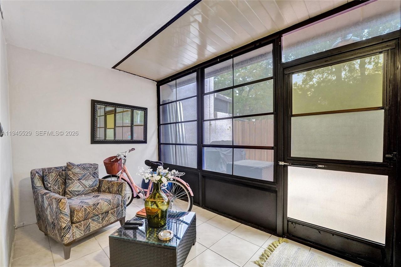 3301 Raleigh St, Unit 4E, Hollywood, FL 33021 Photo