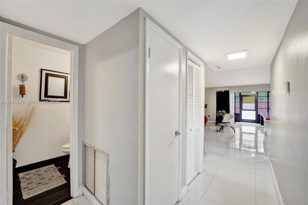 3301 Raleigh St, Unit 4E, Hollywood, FL 33021 Photo