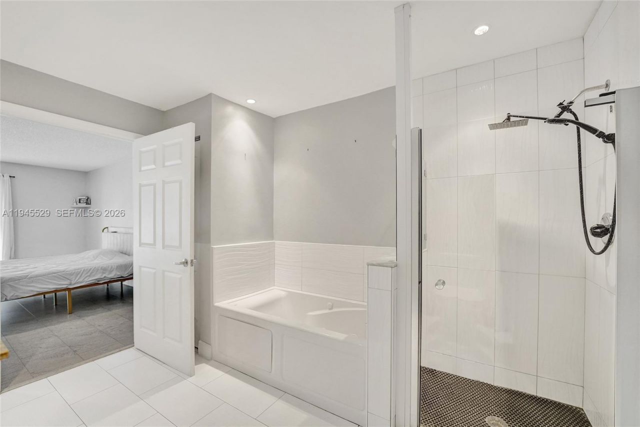 3301 Raleigh St, Unit 4E, Hollywood, FL 33021 Photo