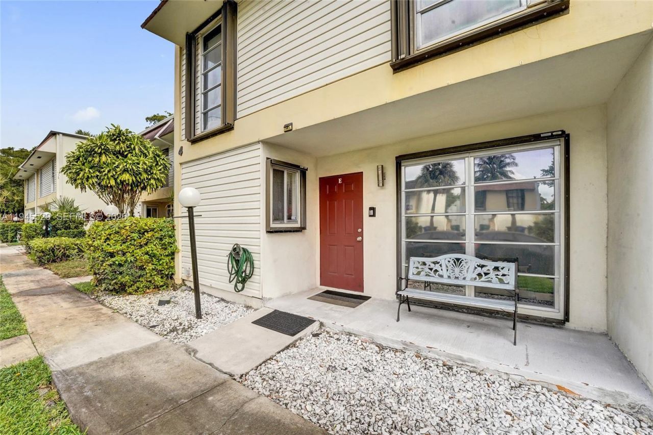 3301 Raleigh St, Unit 4E, Hollywood, FL 33021 Photo