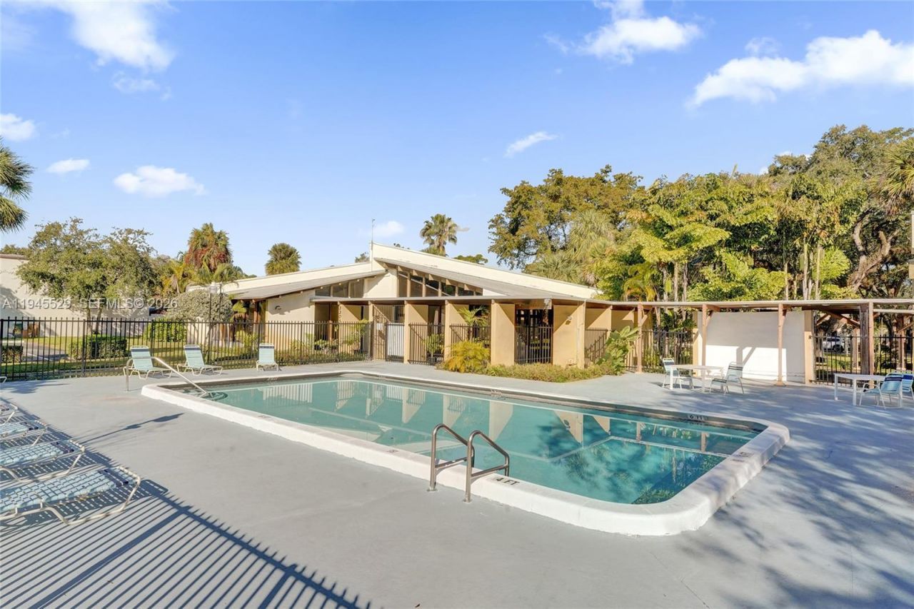 3301 Raleigh St, Unit 4E, Hollywood, FL 33021 Photo